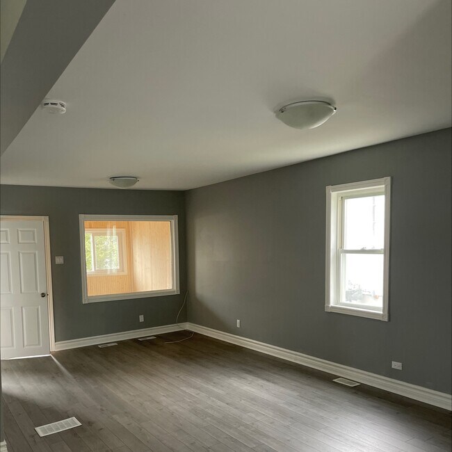 Photo du bâtiment - 19 Premier Ave W