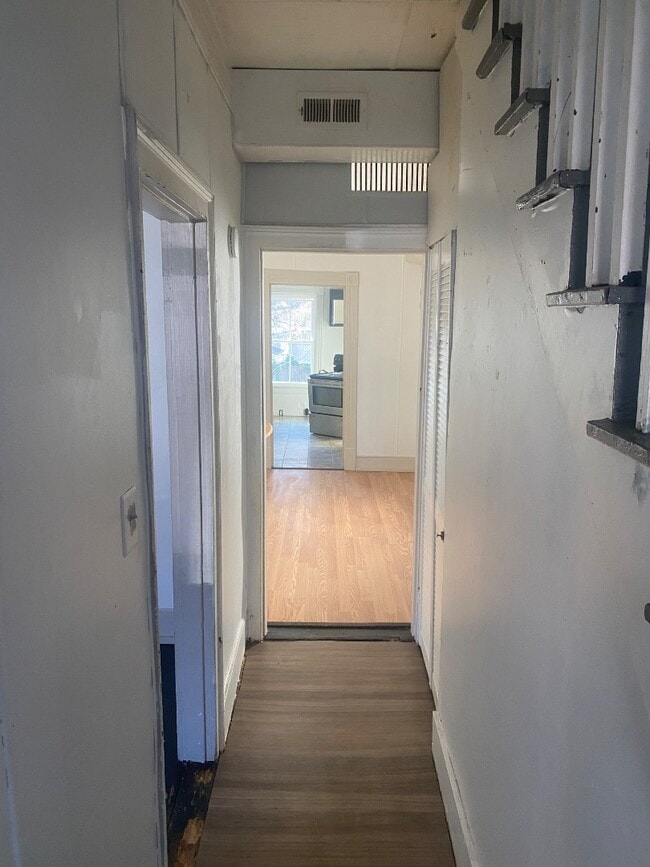 Building Photo - 1327 Ruffner Pl