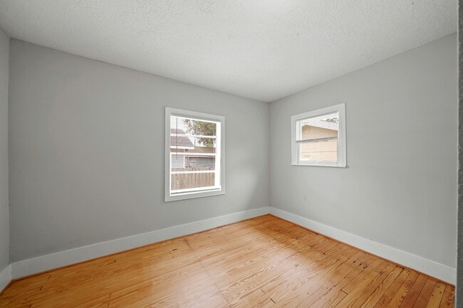 Building Photo - 418 Spooner St