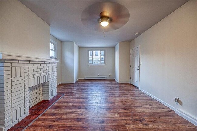 Building Photo - 427 Adams St