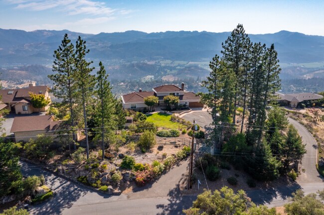 Building Photo - 1160 Crestmont Dr