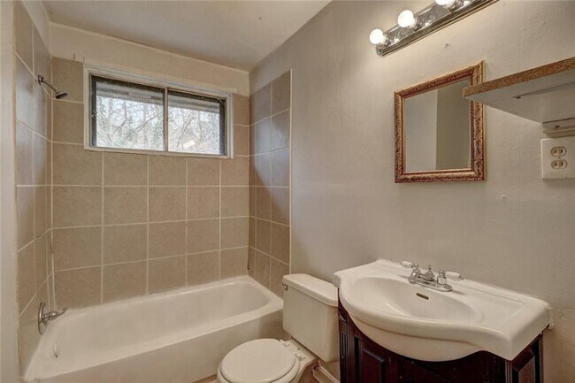 Foto del edificio - 4168 Tara Dr