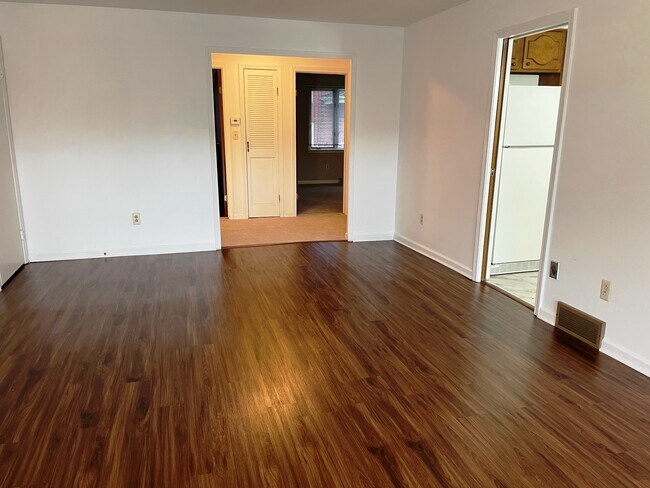 Foto del edificio - 1419 N Forest Rd