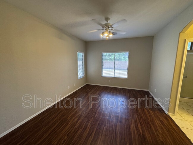 Foto del edificio - 12913 W Corrine Dr