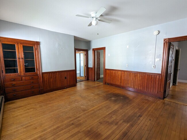 Building Photo - 502 Cartier St
