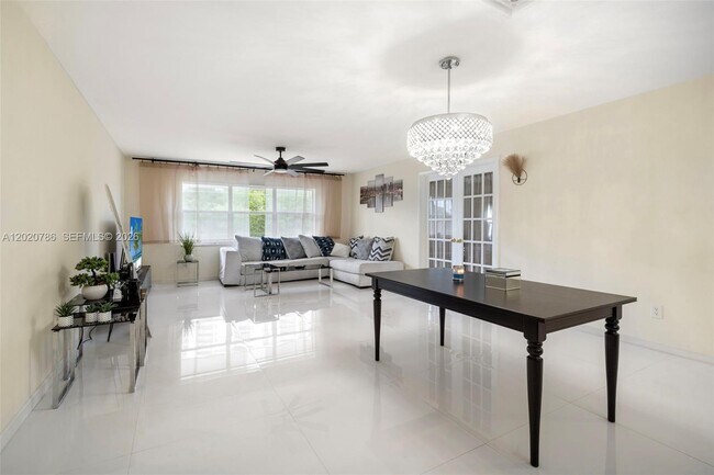 Foto del edificio - 1330 NE 105th St