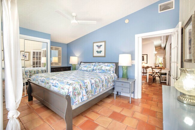 Building Photo - 3BR- 5233