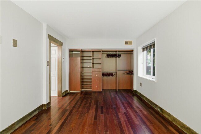 Foto del edificio - Contemporary 1BR / 1BA Condo in Reston – Utilities Included!