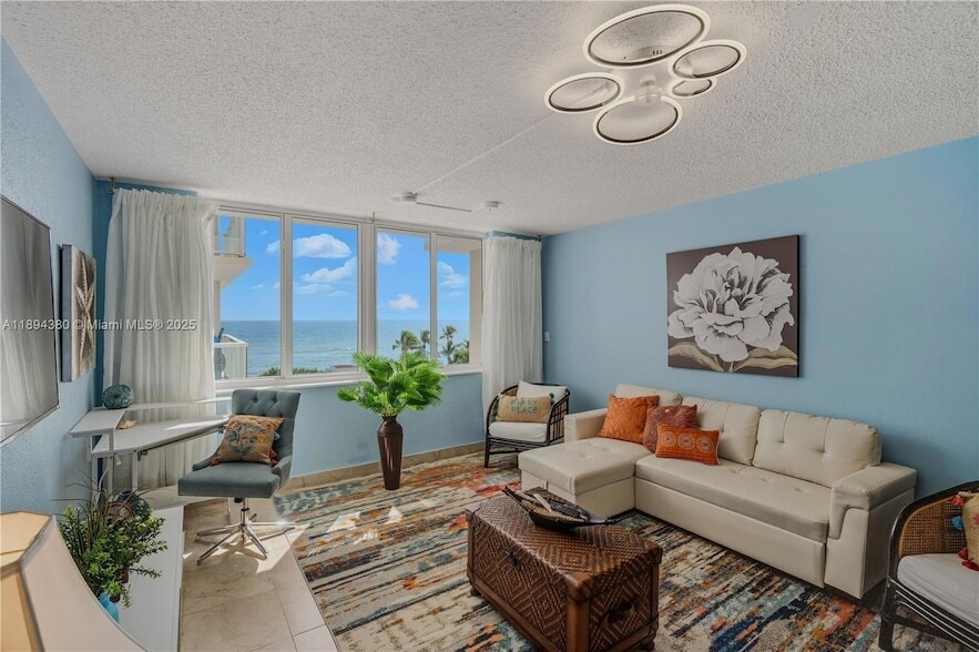 Foto principal - 19201 Collins Ave