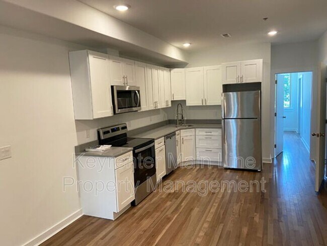 Building Photo - 725 N 39th St