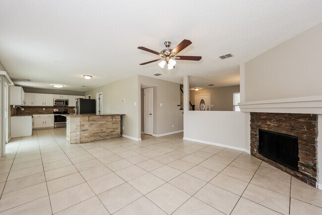 Building Photo - 915 Cortez Dr