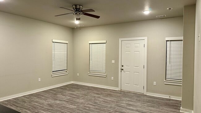 Photo - 103 E Mulberry St House