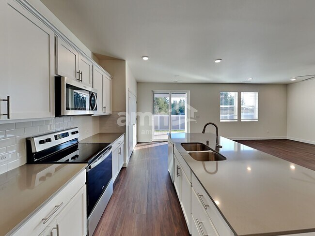 Foto del edificio - 4839 85th Dr NE