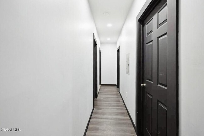 Foto del edificio - 1368 Central Ave