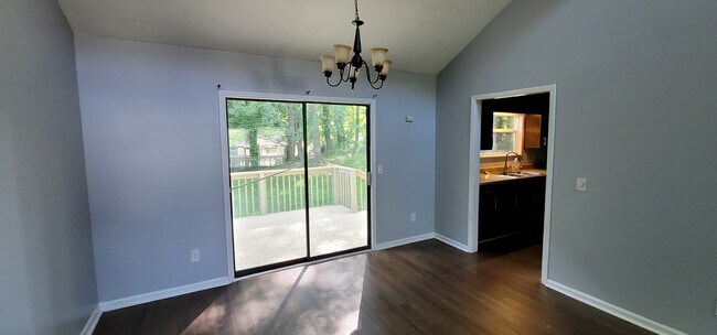 Foto del edificio - 804 Emerald Forest Cir
