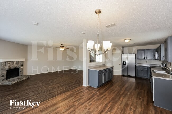 Foto del edificio - 761 Lowe Dr