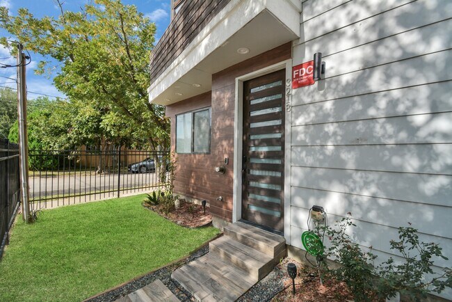 Foto del edificio - 3218 Crawford St