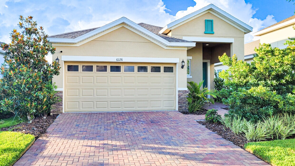 Foto principal - 6126 Voyagers Pl