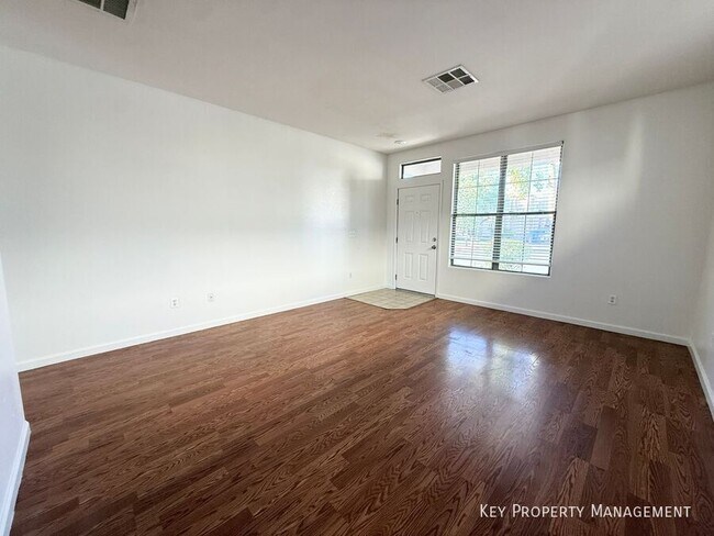 Foto del edificio - 4834 Villa Pescara St