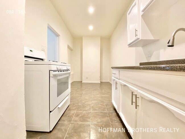 Building Photo - 1516 S Wilton Pl