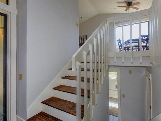 Foto del edificio - 4 Bedroom - Gated Community!