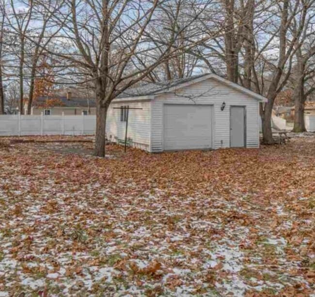 Building Photo - 331 Hemlock St