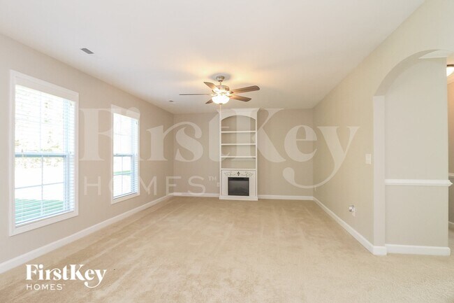 Foto del edificio - 1647 Crestlawn Tl