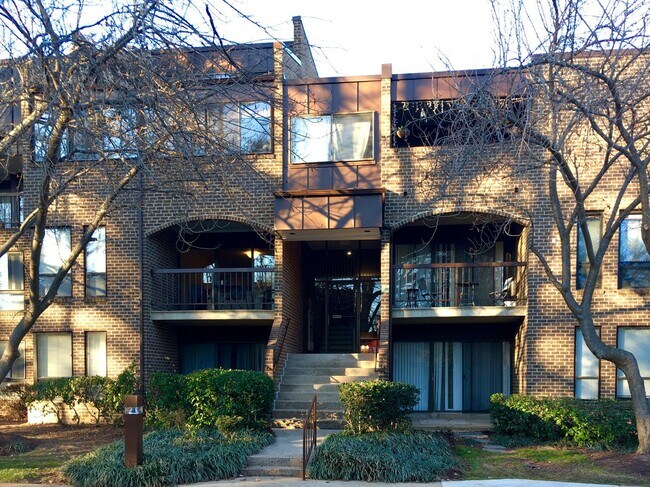 Building Photo - 11260 Chestnut Grove Square