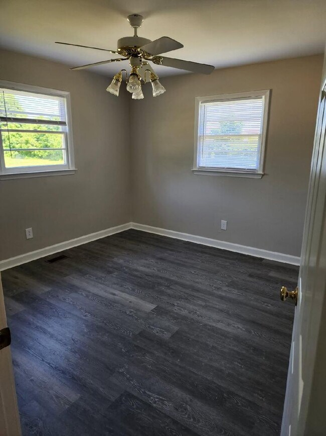 Foto del edificio - Old Ebenezer RD 3 bedroom 2 bath