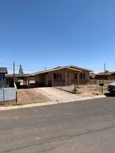 Building Photo - 800 W Hillview St