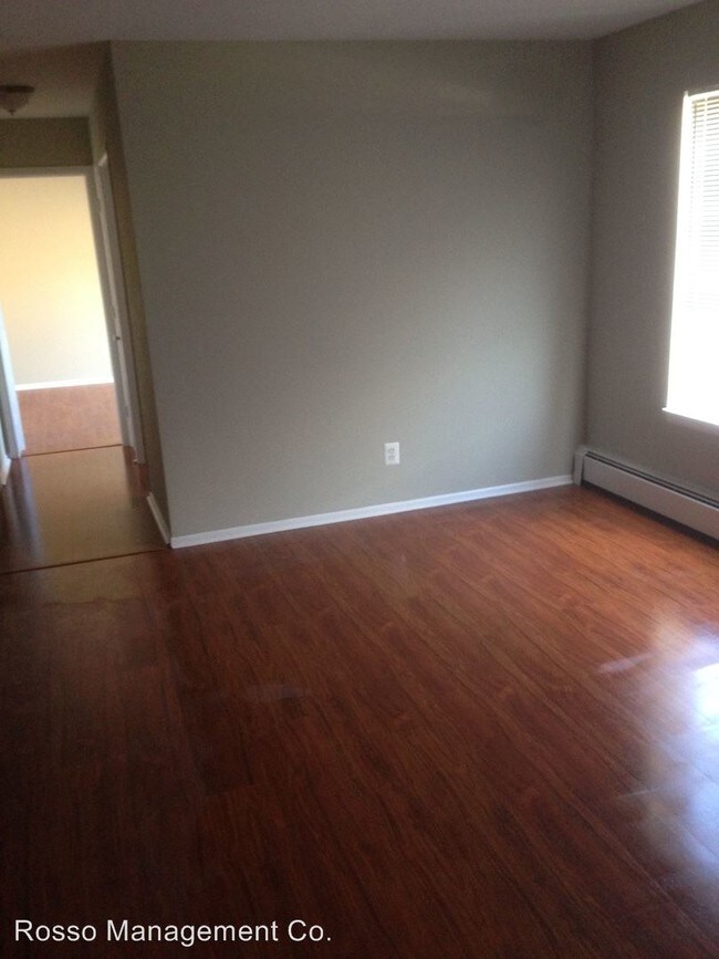 Foto del edificio - 2755 E Maple Rd