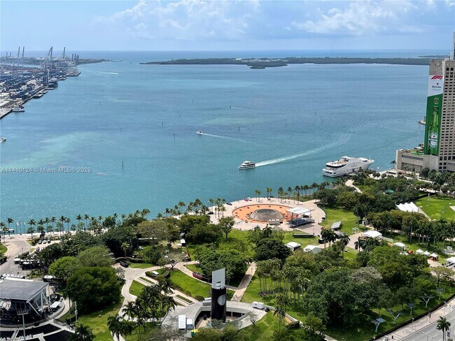 Foto del edificio - 244 Biscayne Blvd