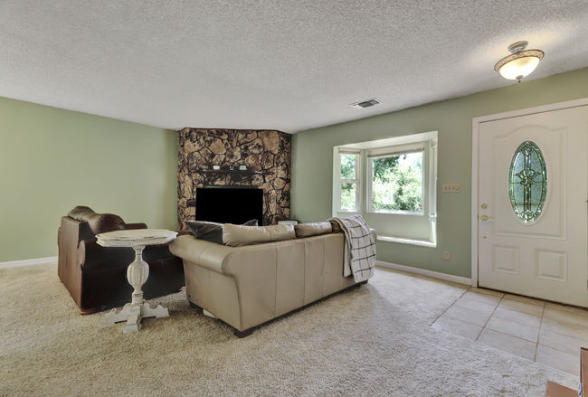 Building Photo - 13593 Lake Wildwood Dr