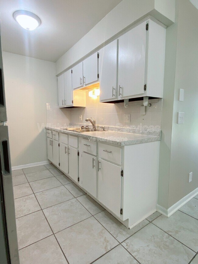 Foto del edificio - 202 Charleston Blvd