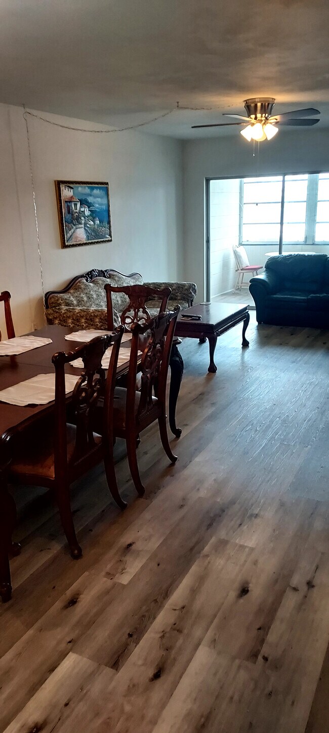 Foto del edificio - 6201 2nd St E