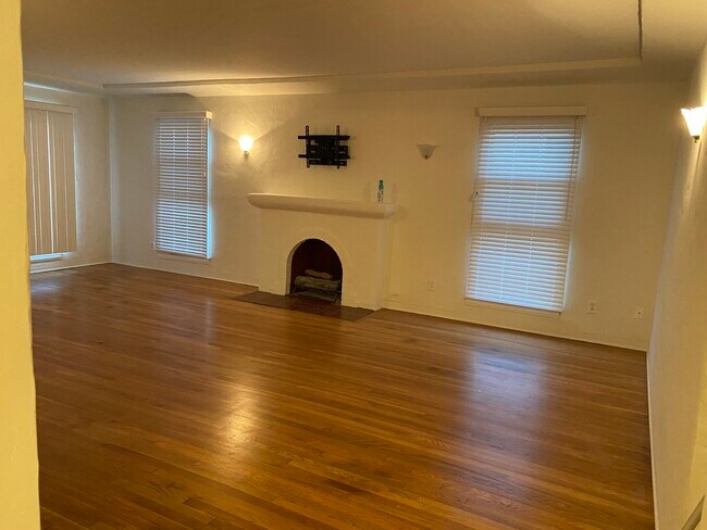 Building Photo - 1218 S Holt Ave