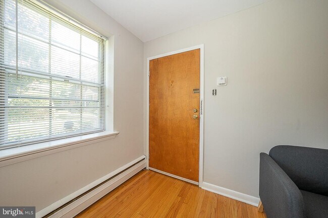 Foto del edificio - 1334 Montgomery Ave