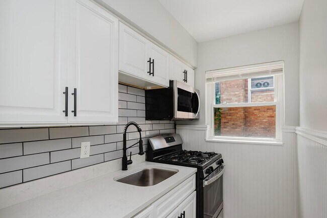 Foto del edificio - 5828 Ridge Ave