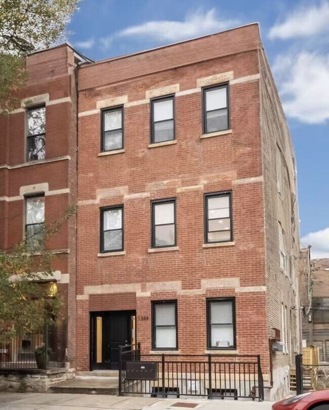 Building Photo - 1344 W Ohio St