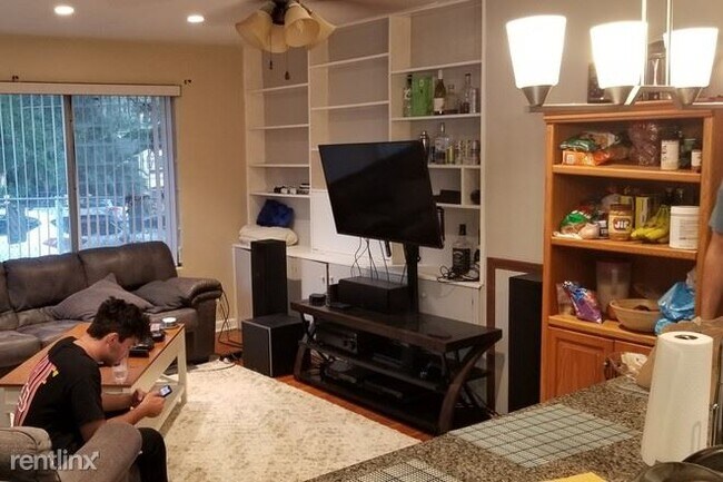 Foto del edificio - 6 br, 2 bath House - 918 SW 8th Ln