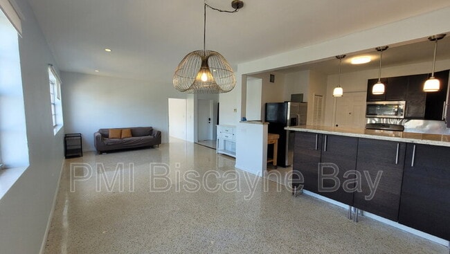 Foto del edificio - 200 S Shore Dr