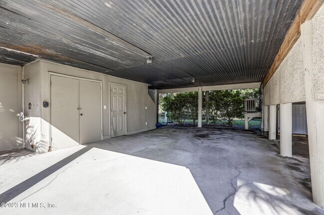 Building Photo - 925 Tarpon Ave