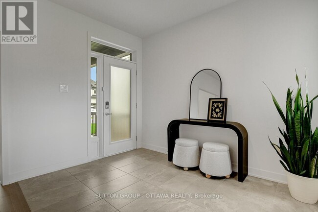 Building Photo - 908 Duxbury Ln