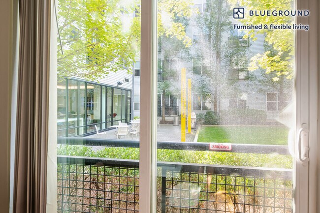 Foto del edificio - 320 D St