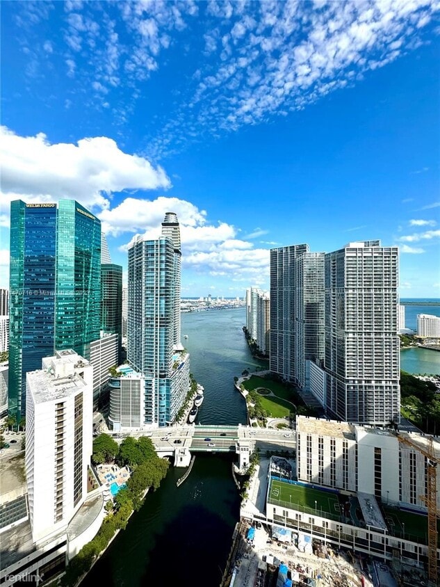 Foto principal - 2 br, 2 bath Condo - 31 SE 5th St Apt 4214...
