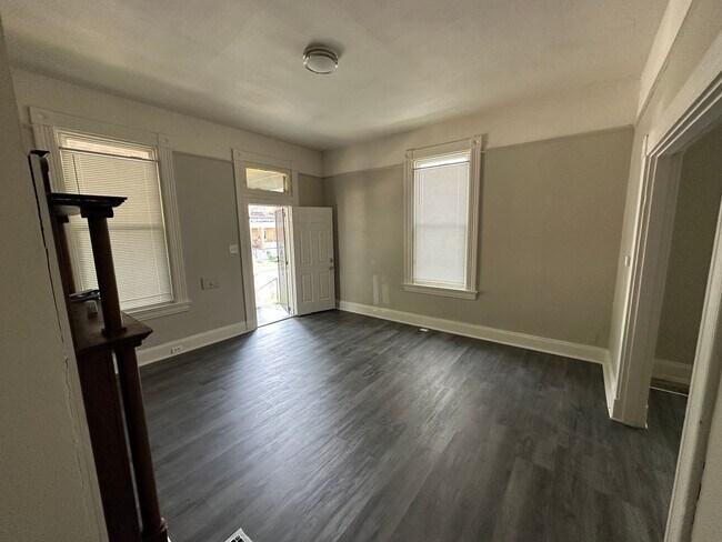 Building Photo - 1056 Winfield Ave