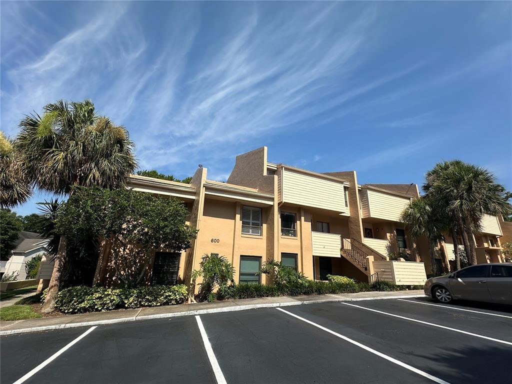 Primary Photo - 600 Cranes Way