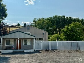 Building Photo - 3040 Clemans Rd