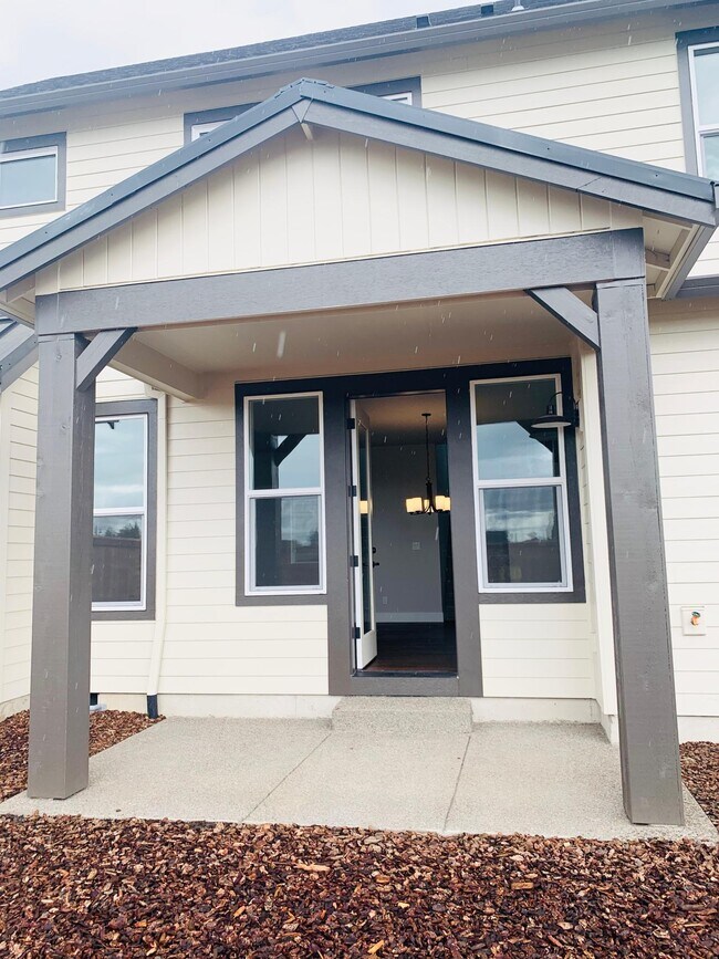 Building Photo - 7149 SE Bristletail Ln