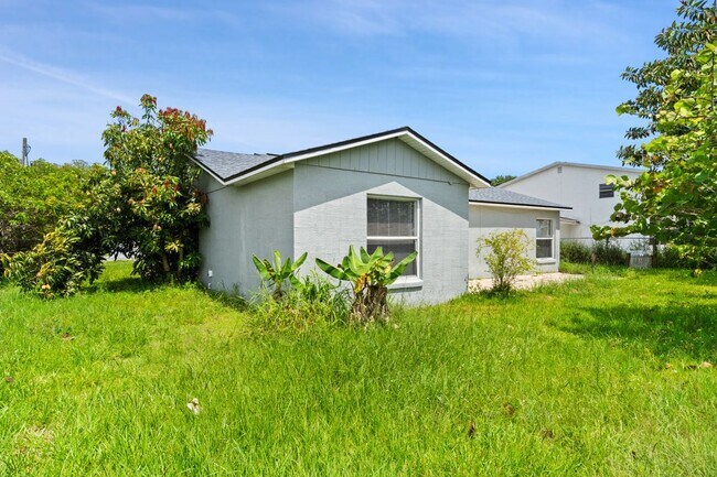 Building Photo - 795 Squirrel Ct